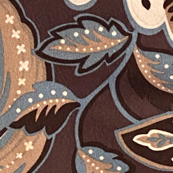 2 used throw pillows - Picture 3 of 5